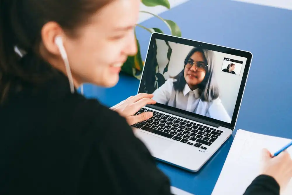 Cover image of The Benefits of Using Video Conferencing Software with Screen Sharing